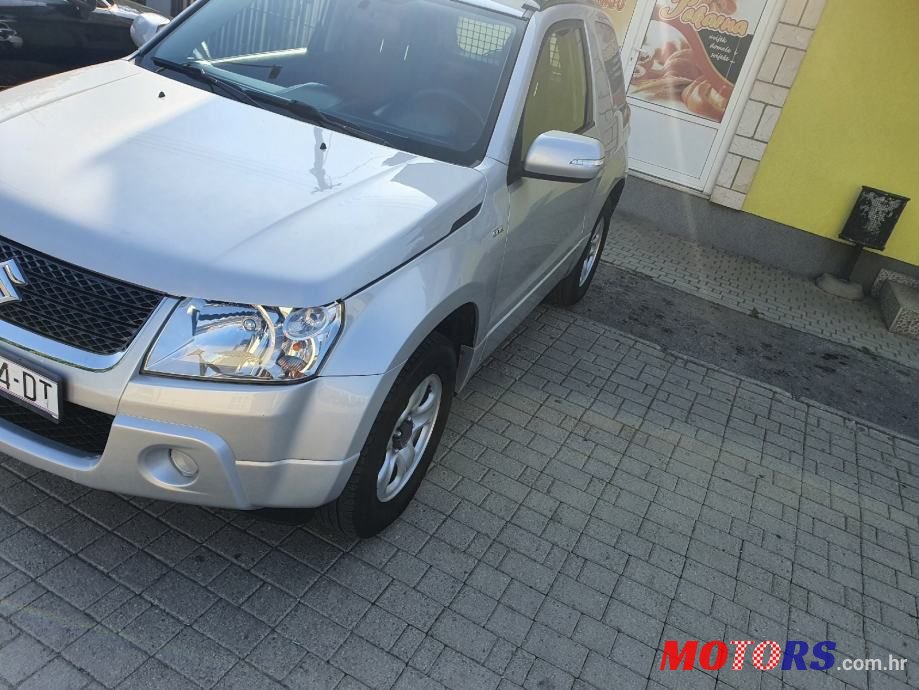2010' Suzuki Grand Vitara 1,9 photo #2