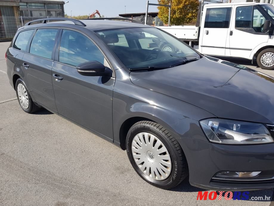 2011' Volkswagen Passat photo #1