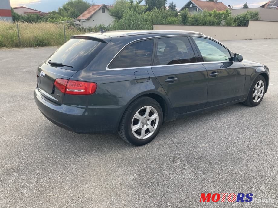 2011' Audi A4 Avant photo #3