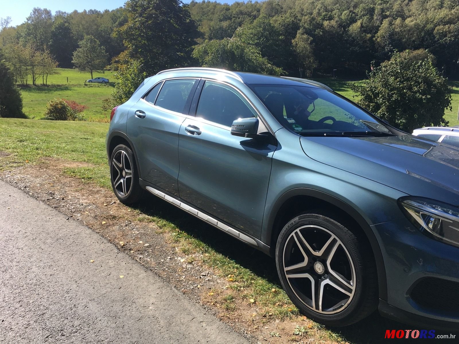 2017' Mercedes-Benz GLA 200 AMG Line photo #4