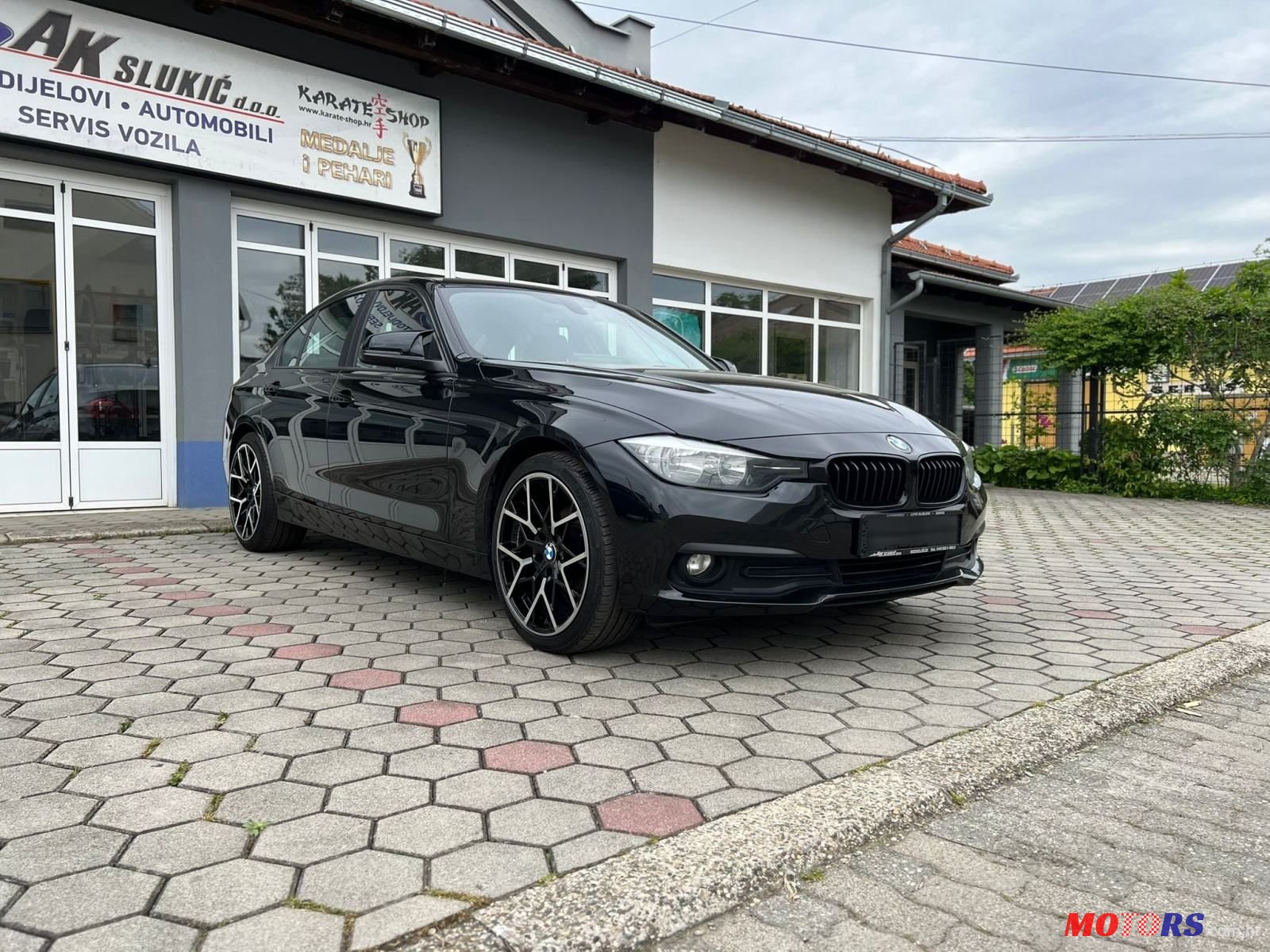 2017' BMW Serija 3 316D photo #3