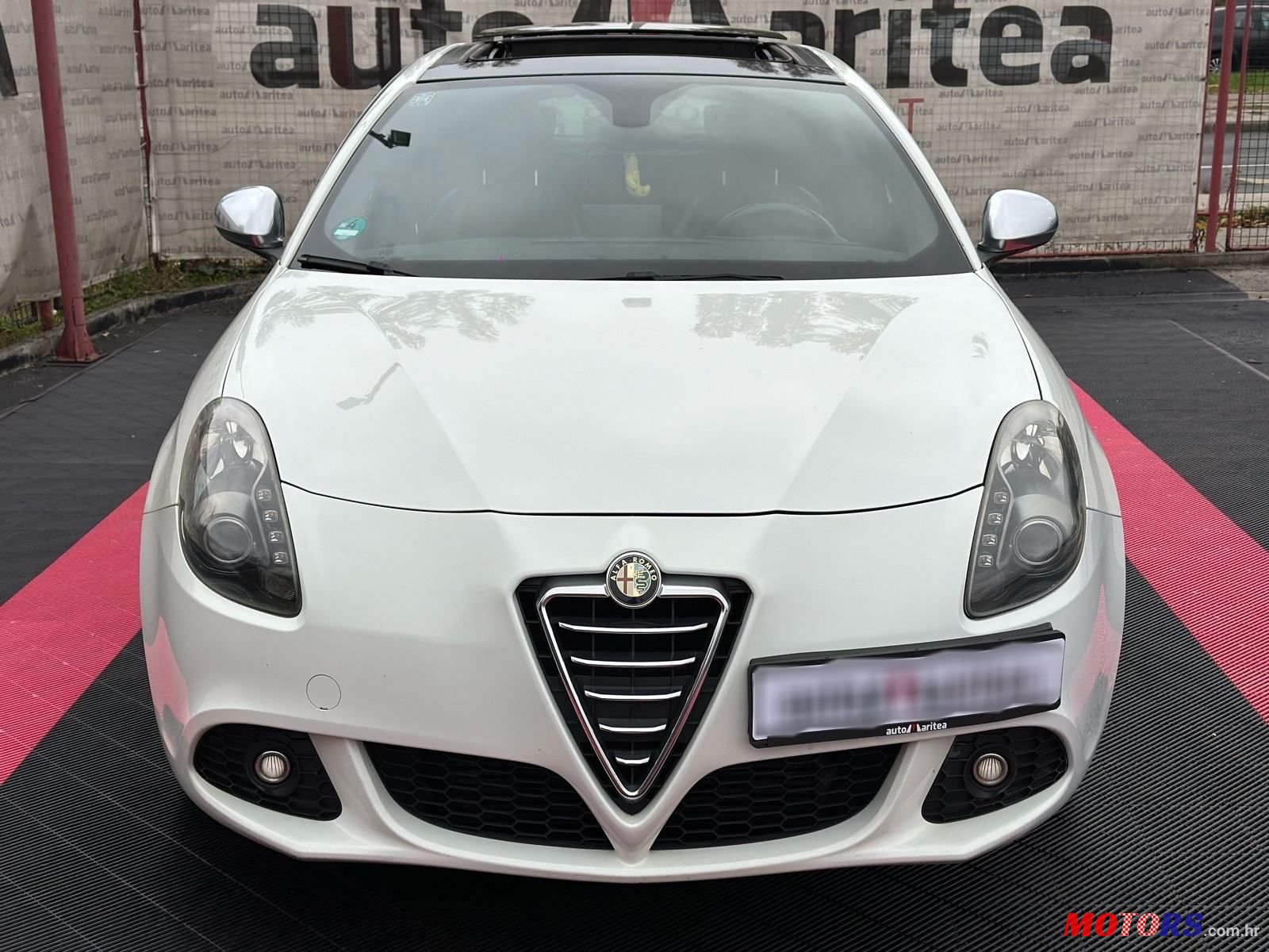 2012' Alfa Romeo Giulietta 2,0 D. N. A photo #3
