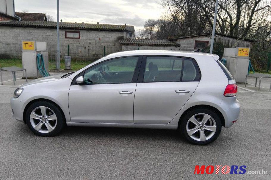 2011' Volkswagen Golf VI 1,6 Tdi photo #2