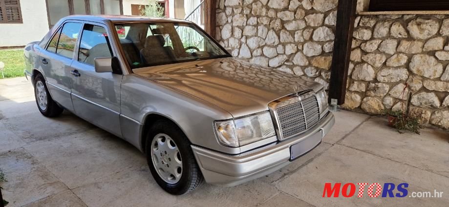 1991' Mercedes-Benz 124 230 photo #5