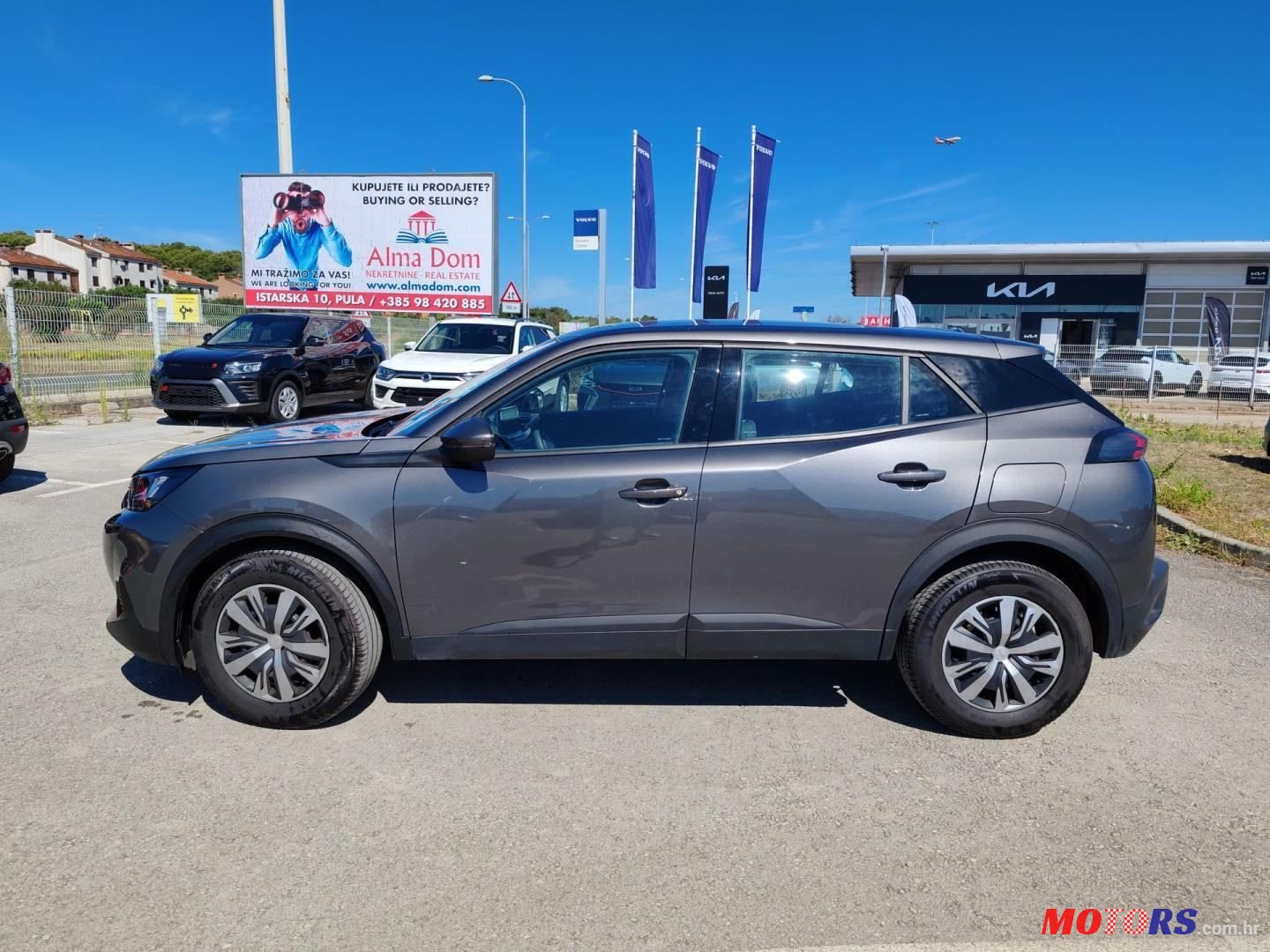 2021' Peugeot 2008 1.2 Puretech photo #3