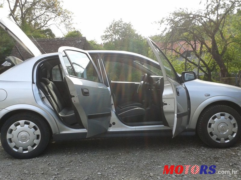 2009' Opel Astra G photo #2