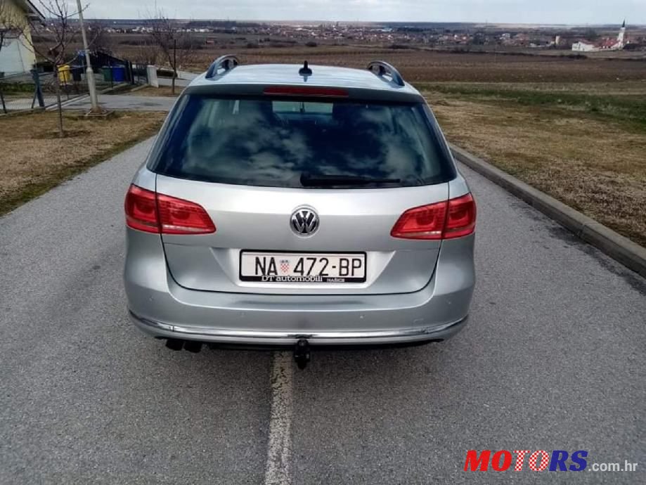 2011' Volkswagen Passat Variant photo #6