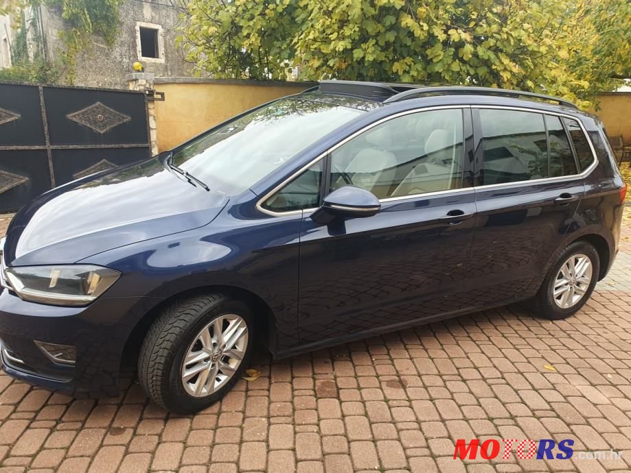 2014' Volkswagen Golf photo #3