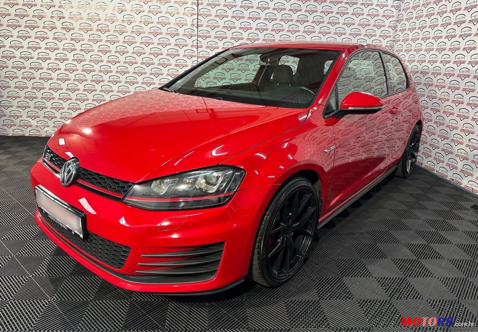 2013' Volkswagen Golf VII 2.0 Gti photo #2