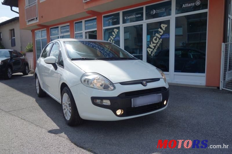 2011' Fiat Punto Evo photo #1