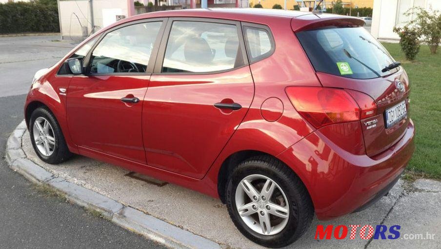 2011' Kia Venga photo #1