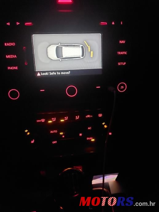 2010' Volkswagen Passat Variant photo #1