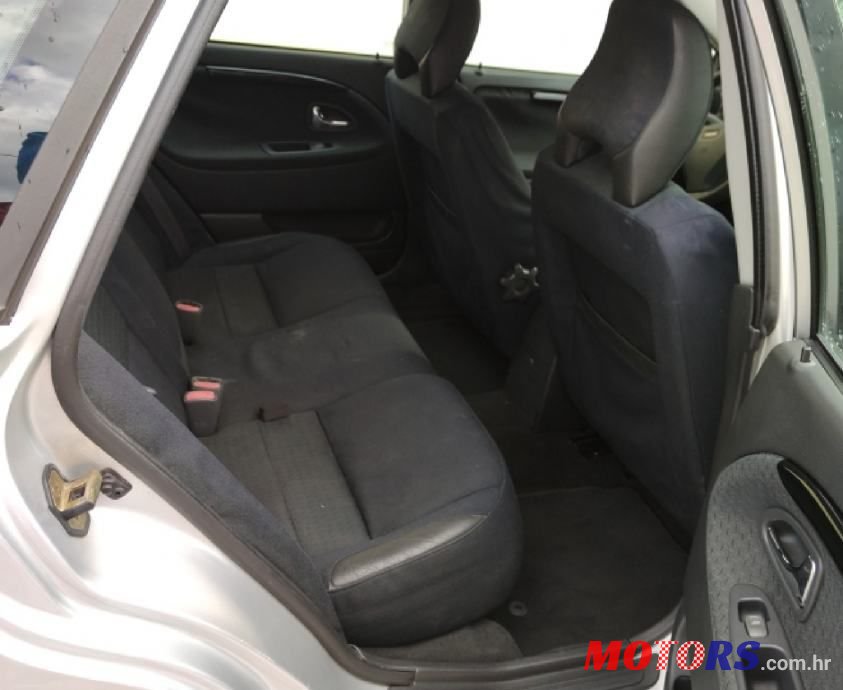 2005' Volvo V40 1.9Td photo #6