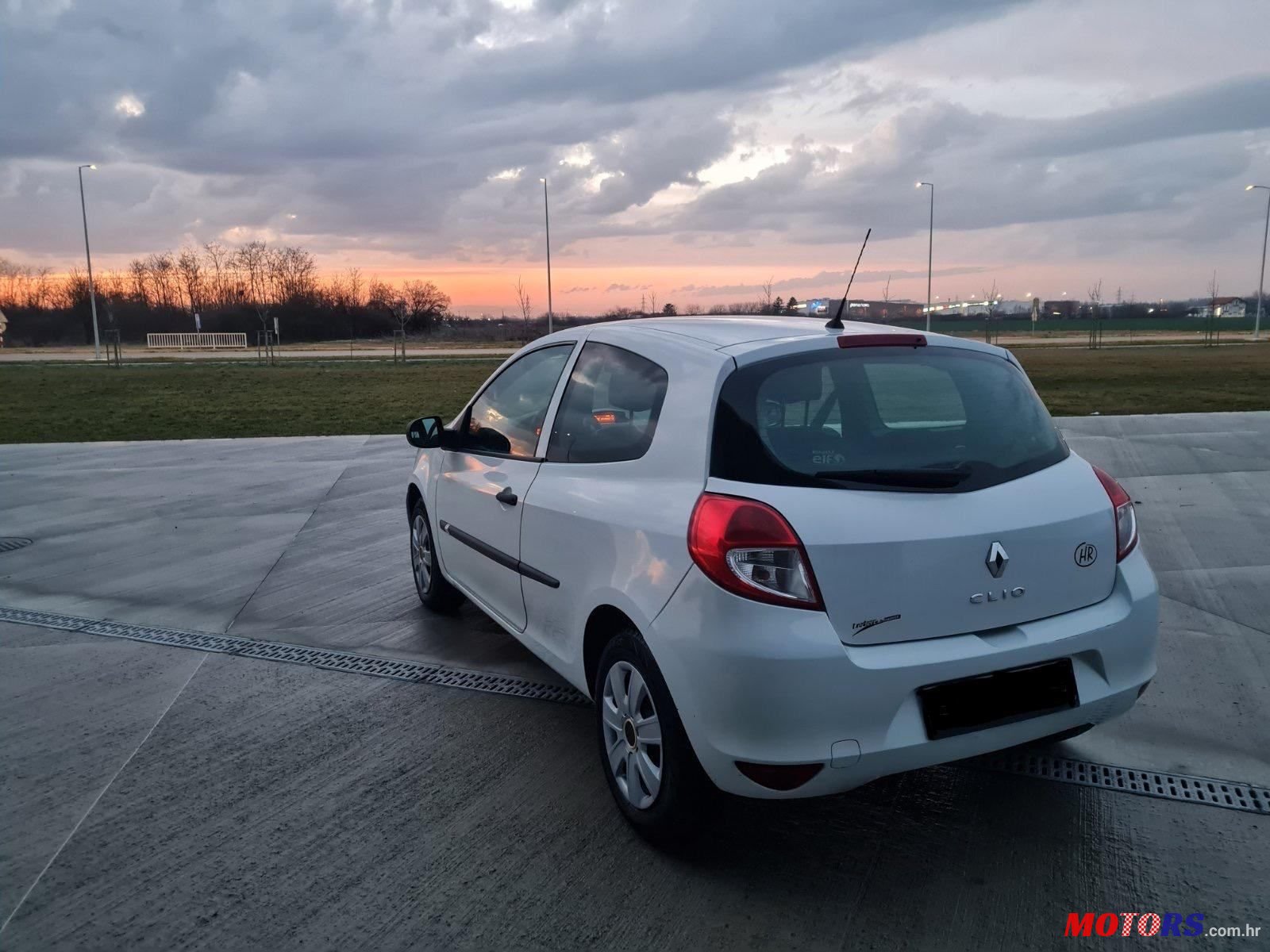 2010' Renault Clio 1,5 Dci photo #5