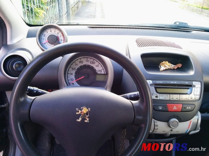 2006' Peugeot 107 1.0 12 V TRENDY photo #3