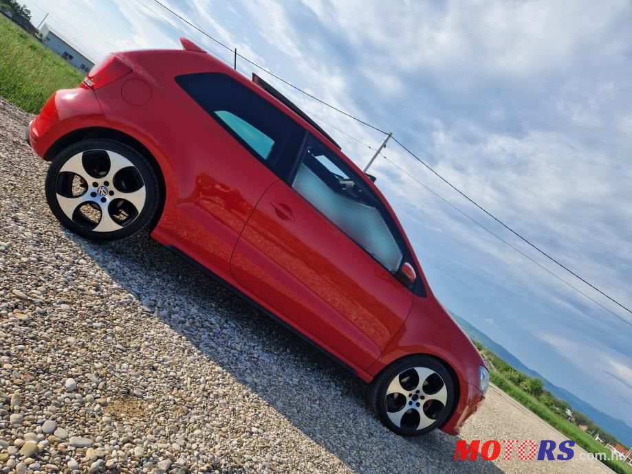 2011' Volkswagen Polo photo #6