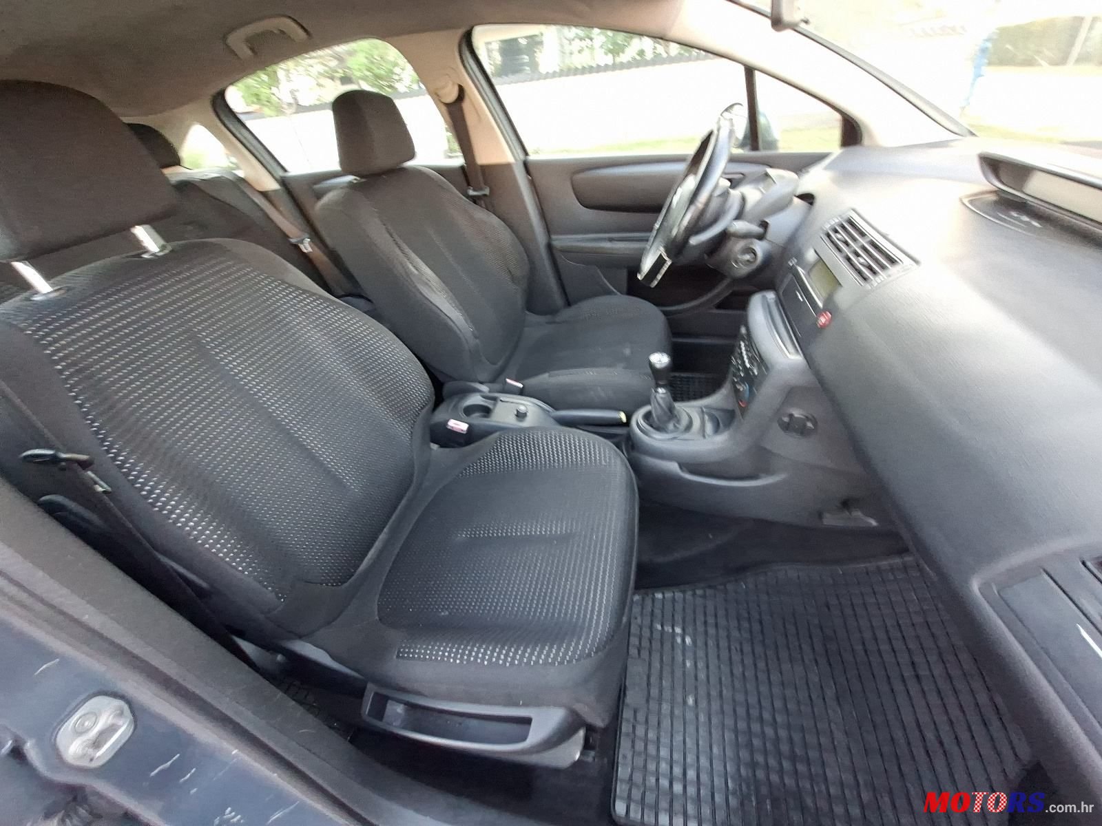 2006' Citroen C4 1 6 Hdi photo #3