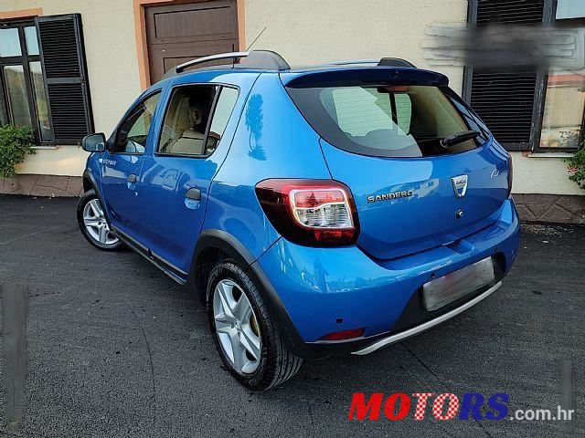 2013' Dacia Sandero photo #3