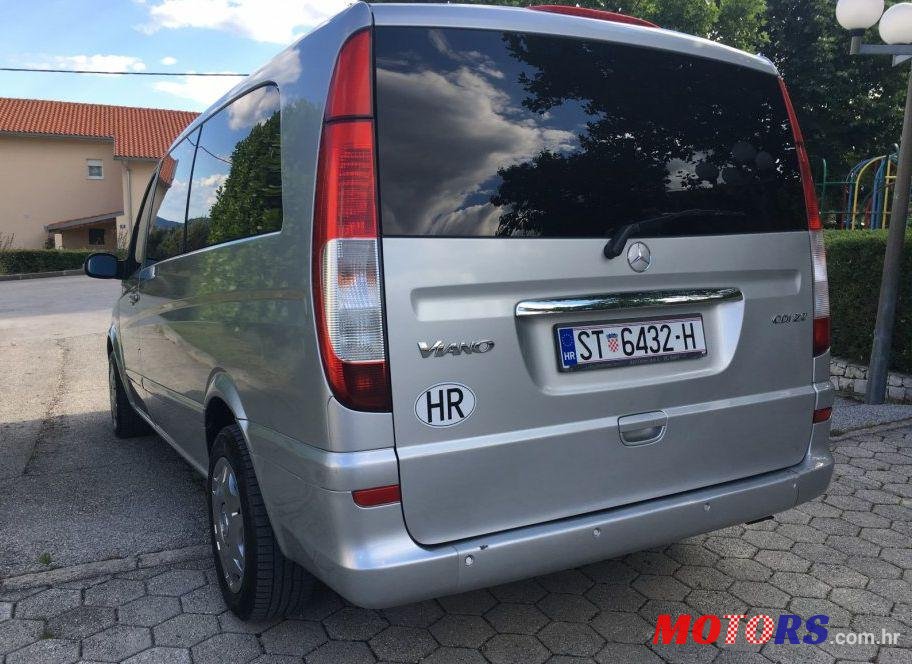 2007' Mercedes-Benz Viano photo #1