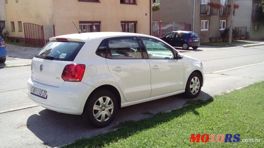 2011' Volkswagen Polo photo #2