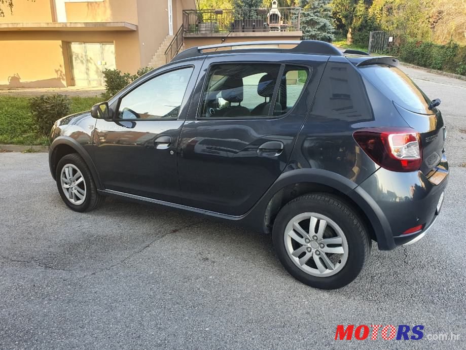 2016' Dacia Sandero photo #4