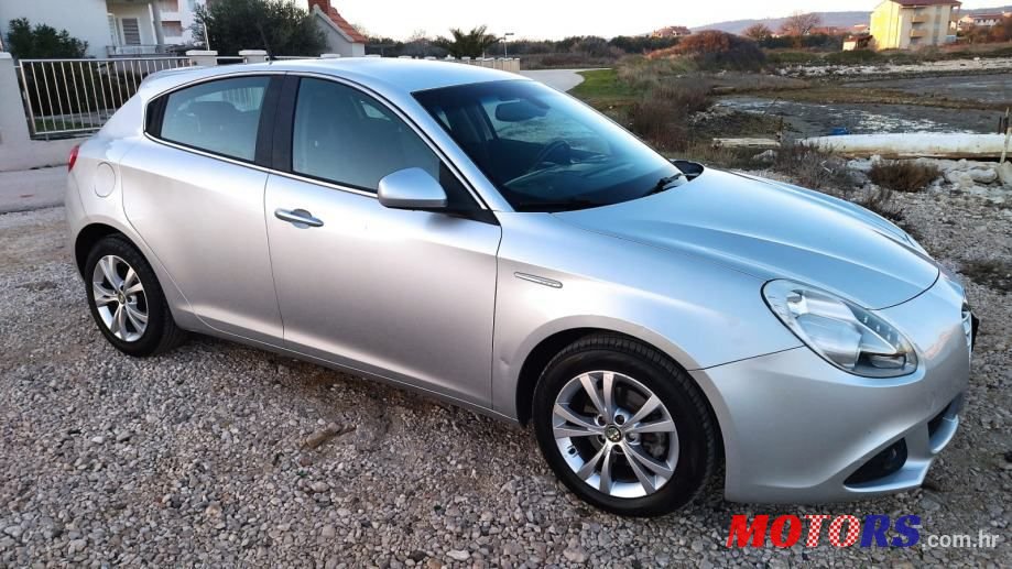 2011' Alfa Romeo Giulietta 1,6 D. N. A photo #3