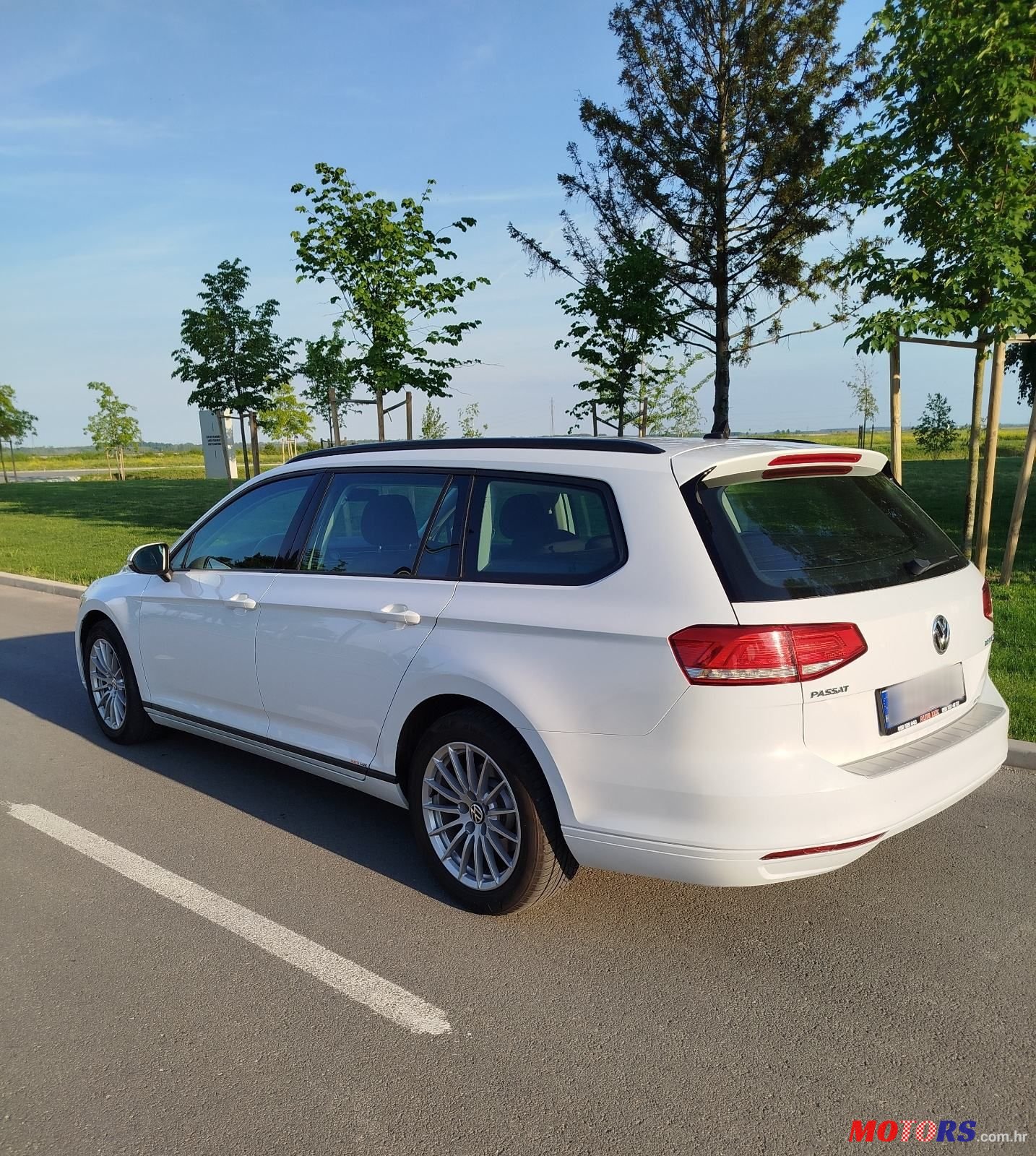 2017' Volkswagen Passat Variant photo #5