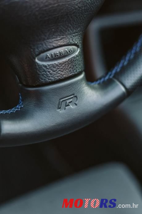 2001' Volkswagen Golf 4 2,0 photo #2