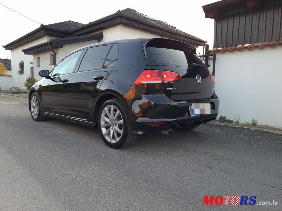 2016' Volkswagen Golf 7 Variant photo #2
