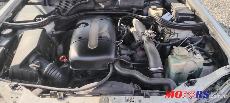 1999' Mercedes-Benz E-Klasa 220 Classic photo #5