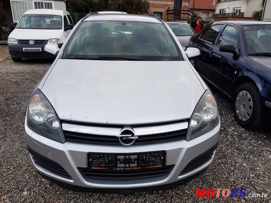 2006' Opel Astra Karavan photo #3