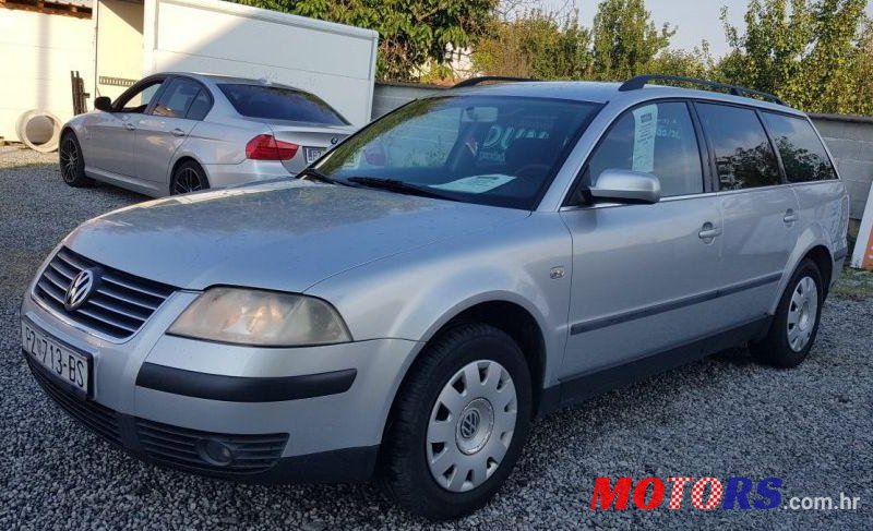 2002' Volkswagen Passat Variant photo #1