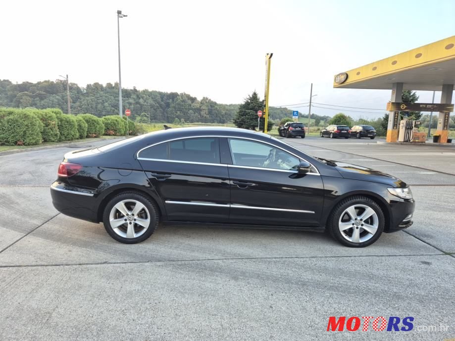 2013' Volkswagen Passat photo #4