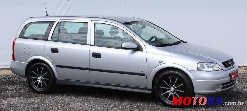 2009' Opel Astra Karavan photo #1