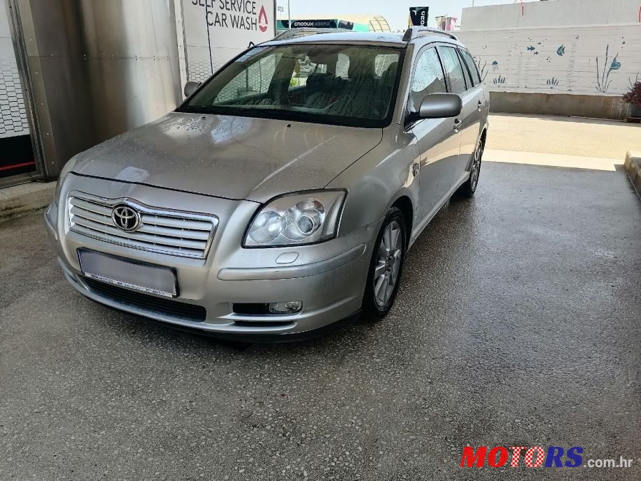 2004' Toyota Avensis Wagon photo #1