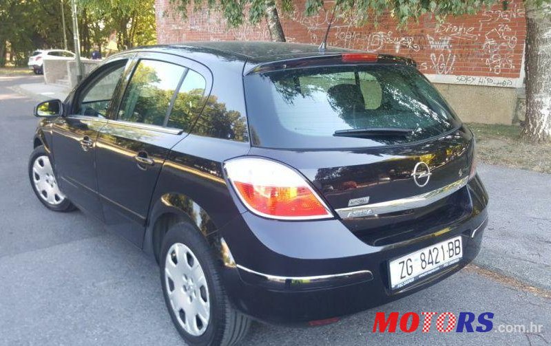 2005' Opel Astra 1,7 Cdti Sport photo #2