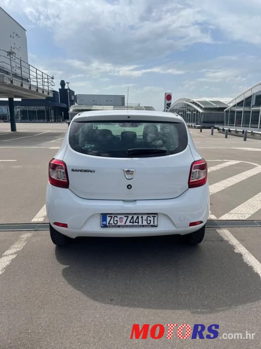 2014' Dacia Sandero photo #2