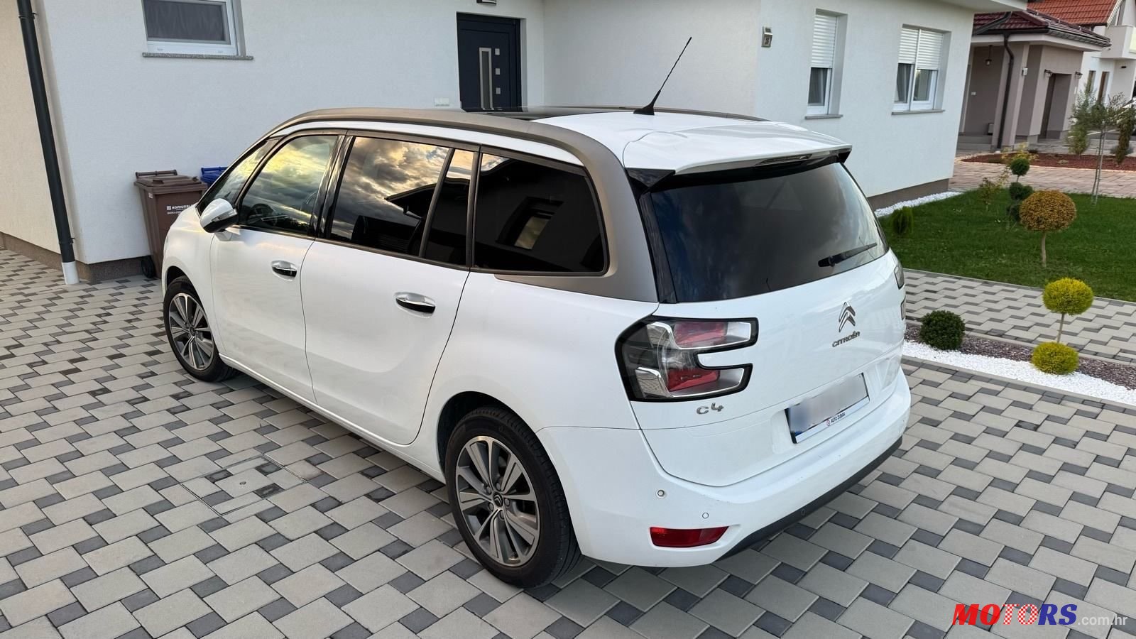2014' Citroen C4 Grand Picasso 1.6 Hdi photo #4