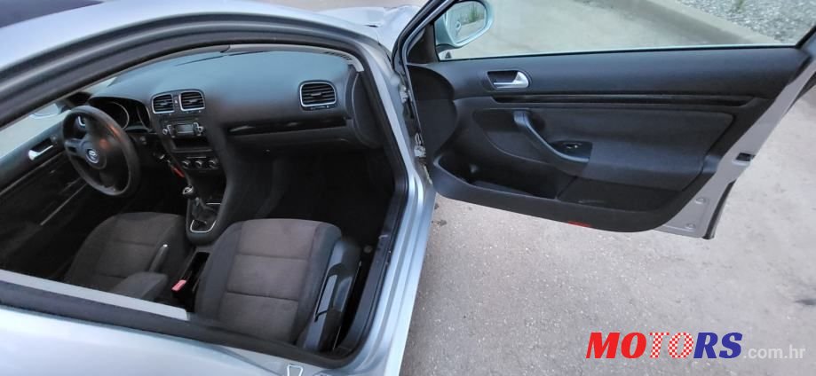 2009' Volkswagen Golf VI 1,6 Tdi photo #5