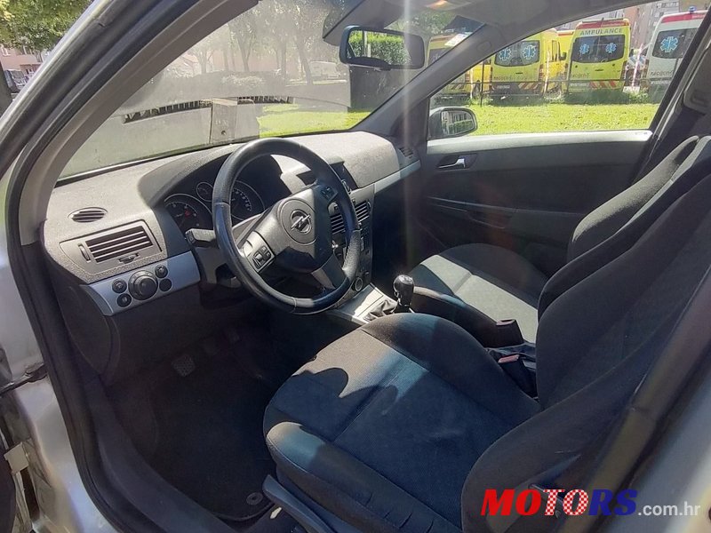 2005' Opel Astra Karavan photo #5