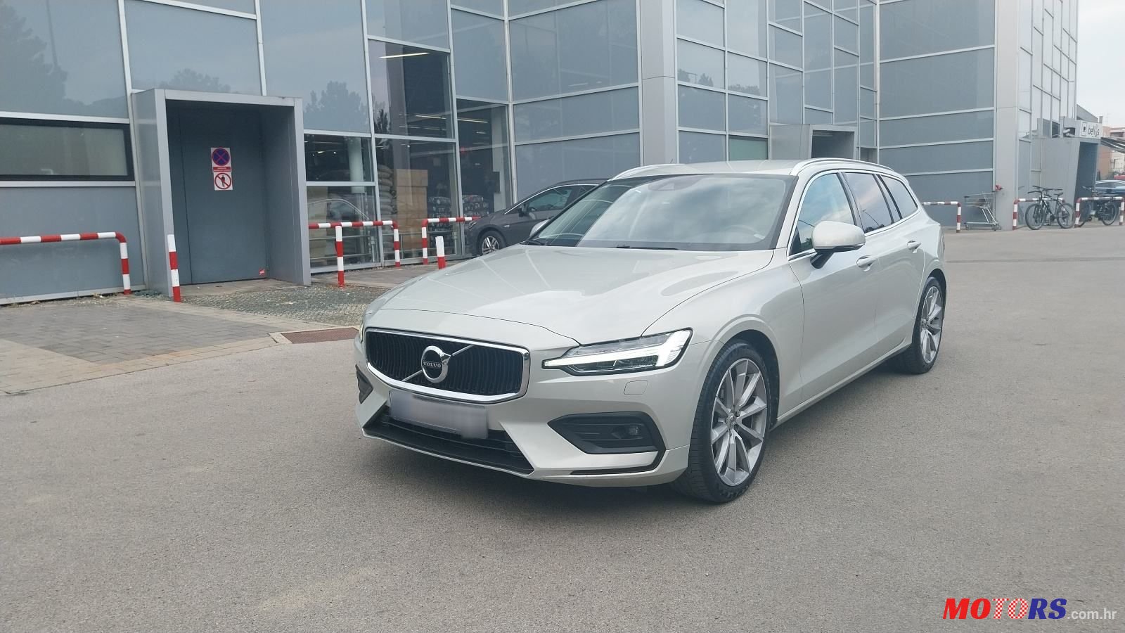 2019' Volvo V60 D3 photo #1