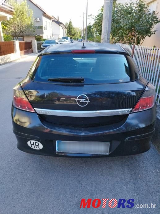 2005' Opel Astra Coupe photo #2