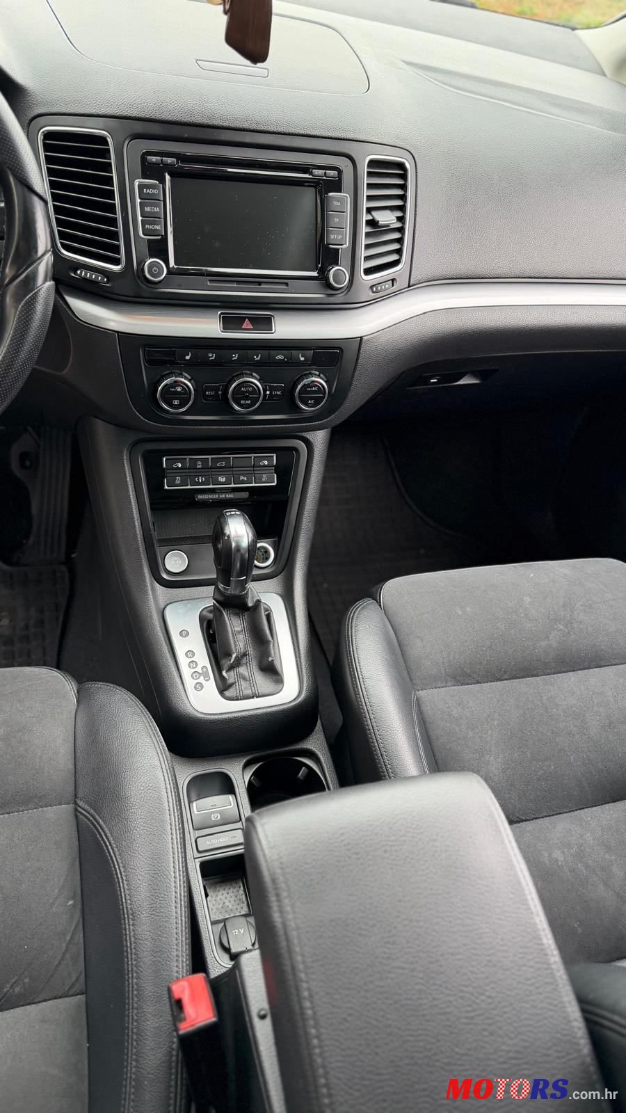 2013' Volkswagen Sharan 2,0 Tdi Bmt photo #6
