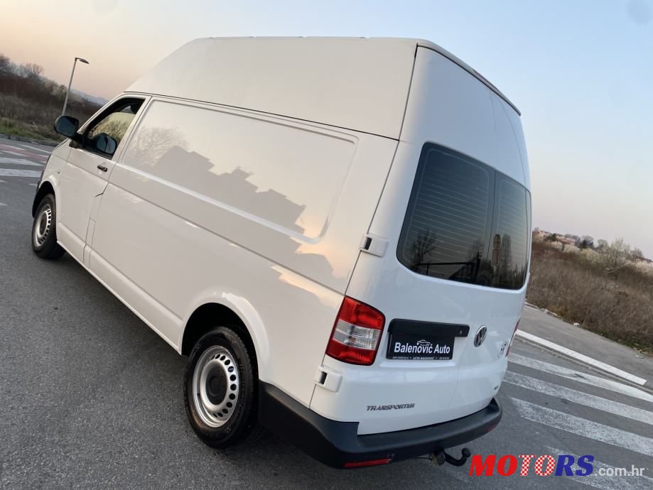 2015' Volkswagen Transporter photo #3