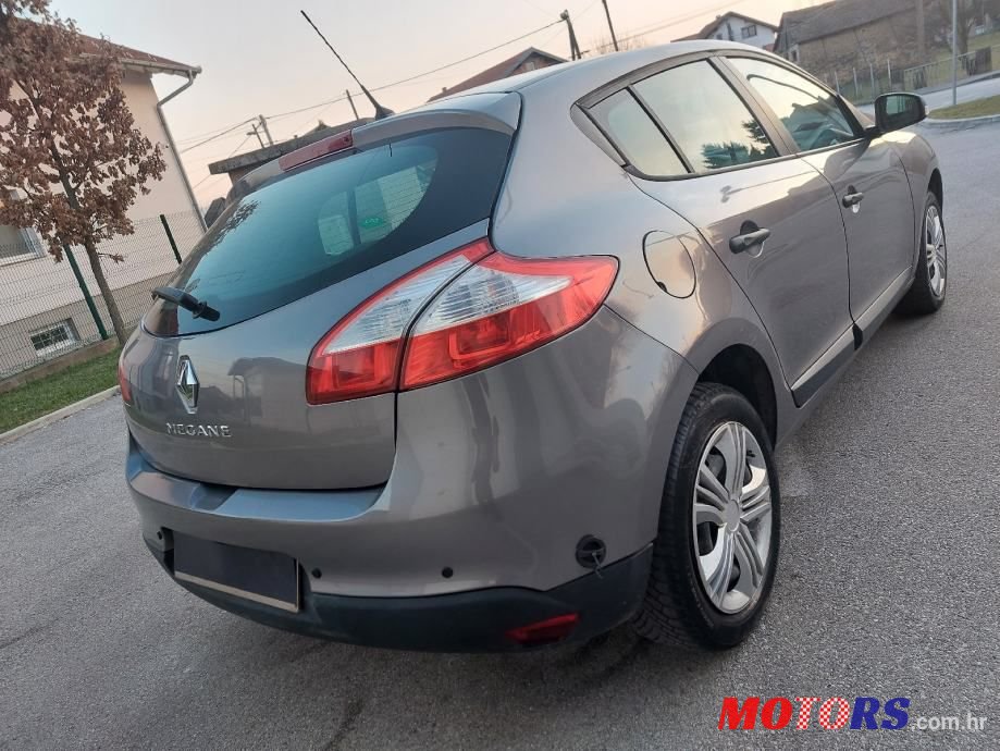 2011' Renault Megane photo #4