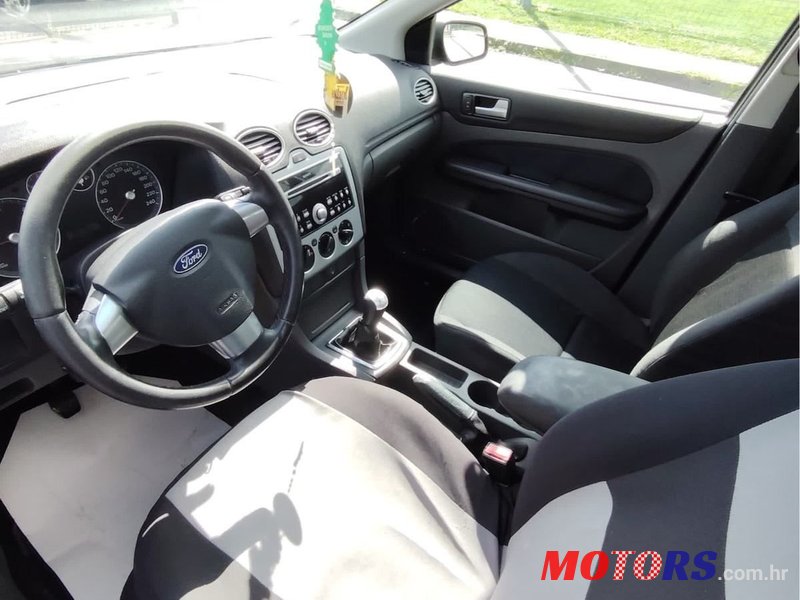 2006' Ford Focus Karavan photo #6