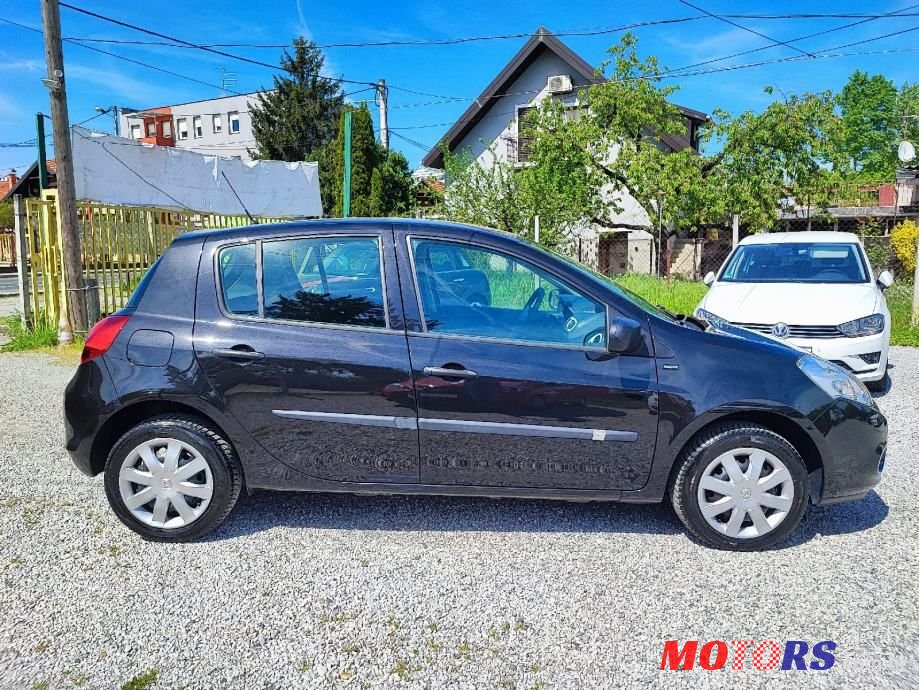 2012' Renault Clio 1,2 16V photo #3