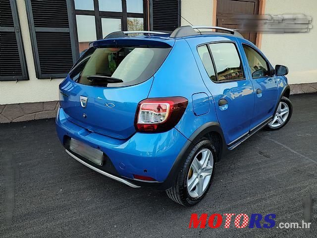 2013' Dacia Sandero photo #4