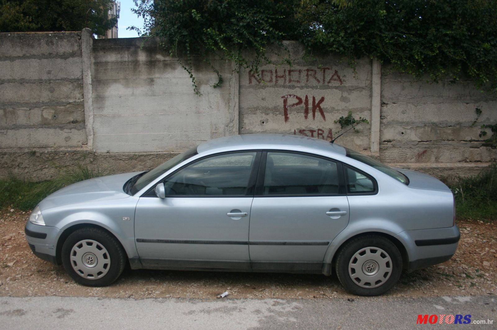 2001' Volkswagen Passat Basic photo #1