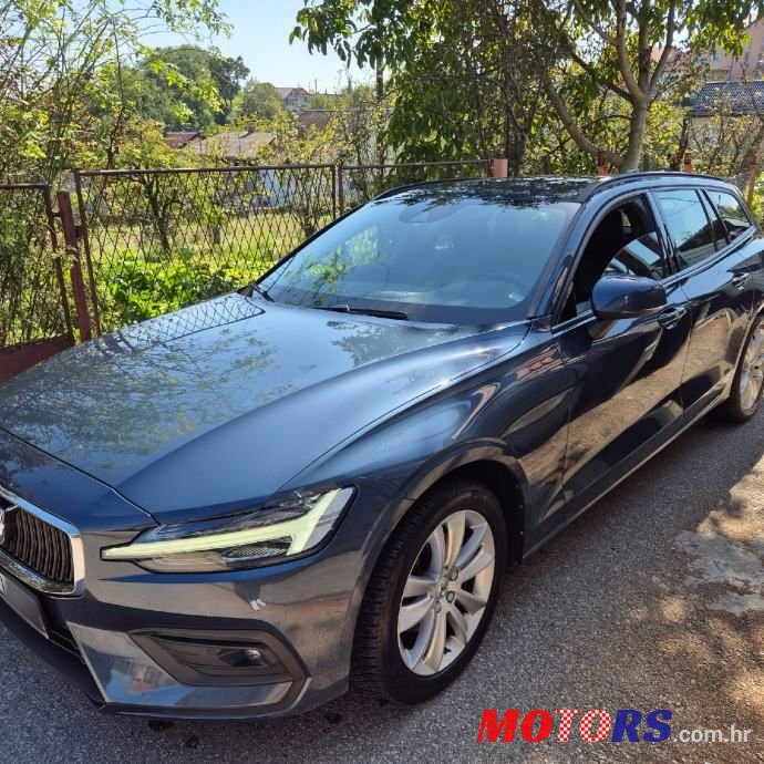 2019' Volvo V60 D4 Awd photo #2